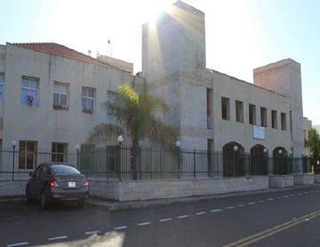Picture of a building with cars parked outside